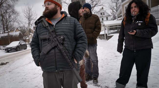 «Позорно»: Пасторы и христианские лидеры осудили срыв богослужения активистами в баптистской церкви Миннесоты