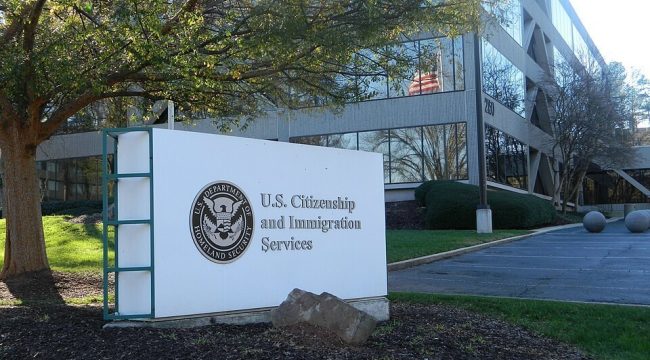 Более 4 тысяч семей беженцев в США могут быть депортированы из-за новой проверки МВБ