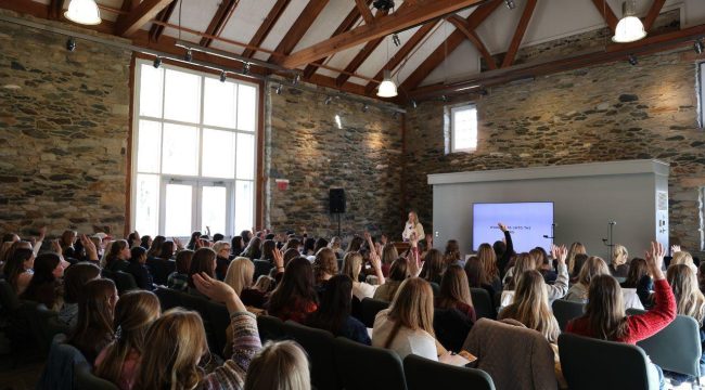 Церковь в Вашингтоне увеличила посещаемость на 2000% благодаря молодежи