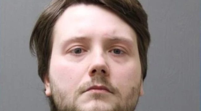 Парень сотрудницы церкви обвинен в краже более 16 тысяч долларов у прихода в Род-Айленде