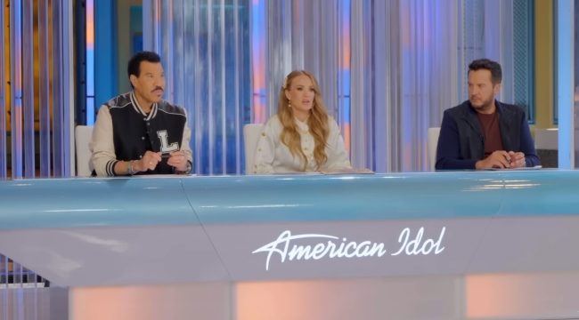 Кэрри Андервуд не сдержала слёз, услышав песню участницы 'American Idol' о вере и послеродовом депрессии