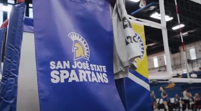 Федеральные власти требуют от университета извинений за допуск спортсмена-мужчины в женские соревнования