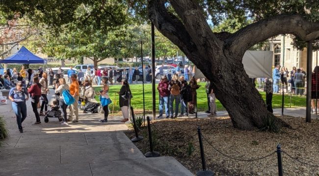 Сотни людей посетили семинар в церкви Калифорнии по реагированию на рейды ICE