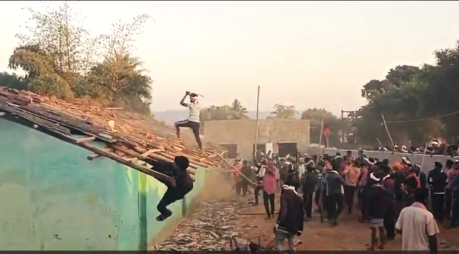 В Индии эксгумировали тело из-за захоронения на земле христиан: семья в отчаянии ищет правду