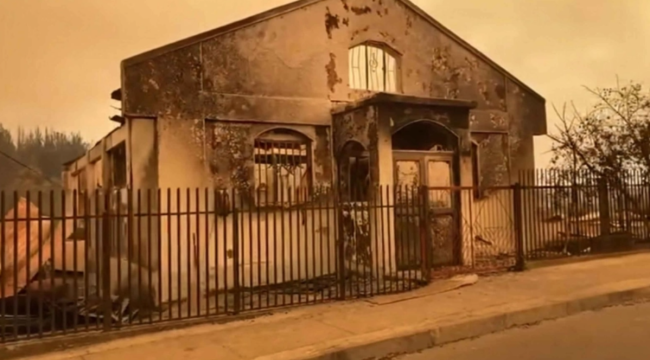 Пламя в Чили уничтожило церкви и исторические здания: десятки погибших