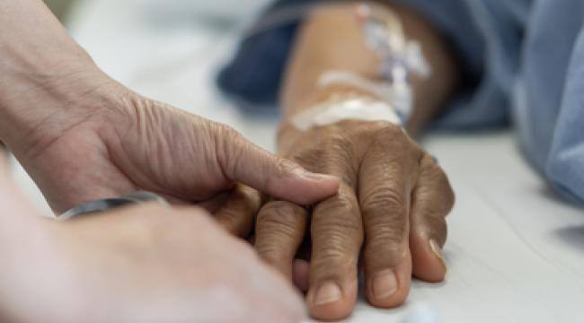 Помощь в уходе из жизни: французские епископы заявляют, что паллиативная помощь — «единственно верный ответ»