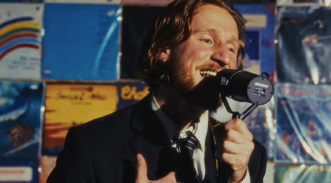 Артист Køpa отправляется в интимный тур по 14 городам Франции с уникальной концепцией «комнаты на сцене»