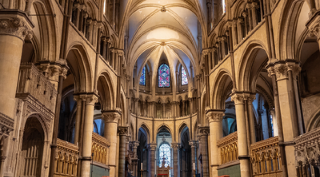 Жалоба на будущего лидера Церкви Англии отклонена: епископ Саре Маллалли ничего не грозит