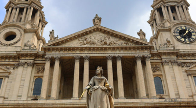 Сара Маллалли стала первой женщиной на посту духовного лидера англикан