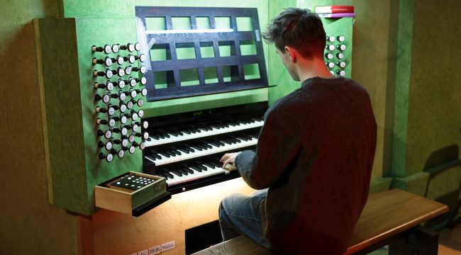 Бах и Гендель вместо джаза: почему молодёжь выбирает карьеру церковного музыканта