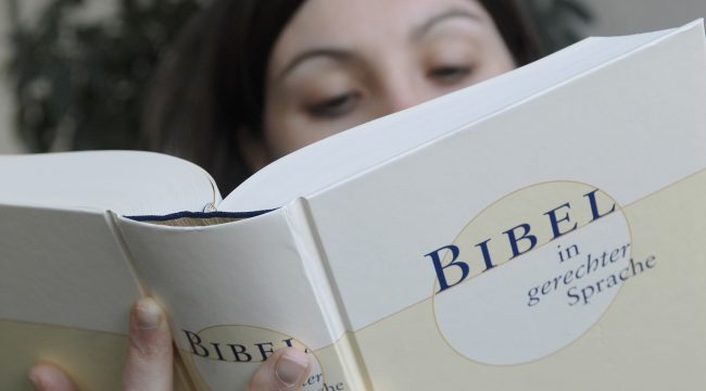 Как прочитать Библию за год: практический совет от студентки-богослова