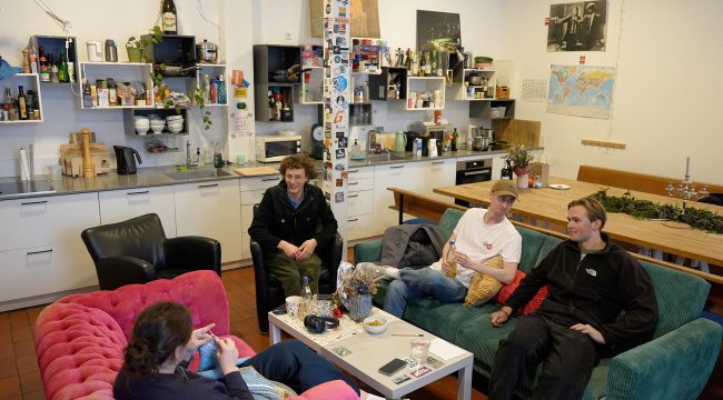 Крест и диско-шар: жизнь в бывшей церкви