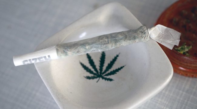 Детская наркомания: как подростки в 12 лет начинают курить травку и что не так с системой помощи