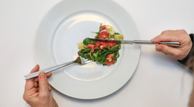 Страсть к воздержанию: как и зачем люди по всему миру практикуют пост