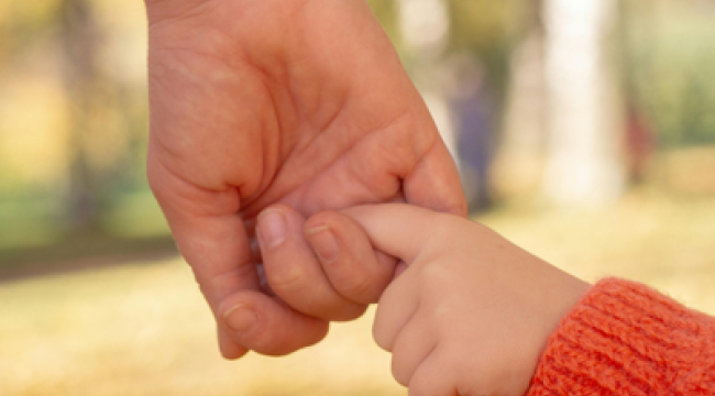 Пять библейских стихов, которые помогут посеять веру в сердце ребёнка