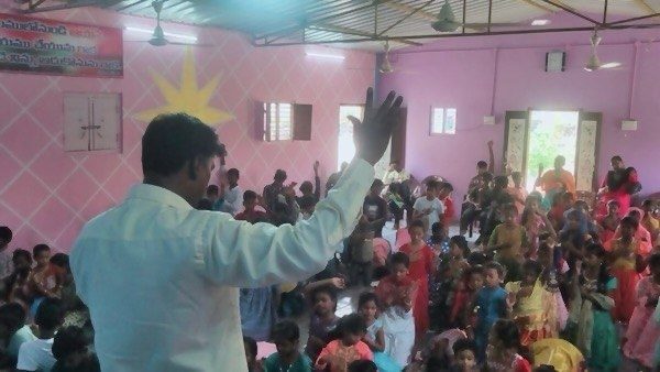 Индия: как одна пара меняет жизнь трущобного сообщества