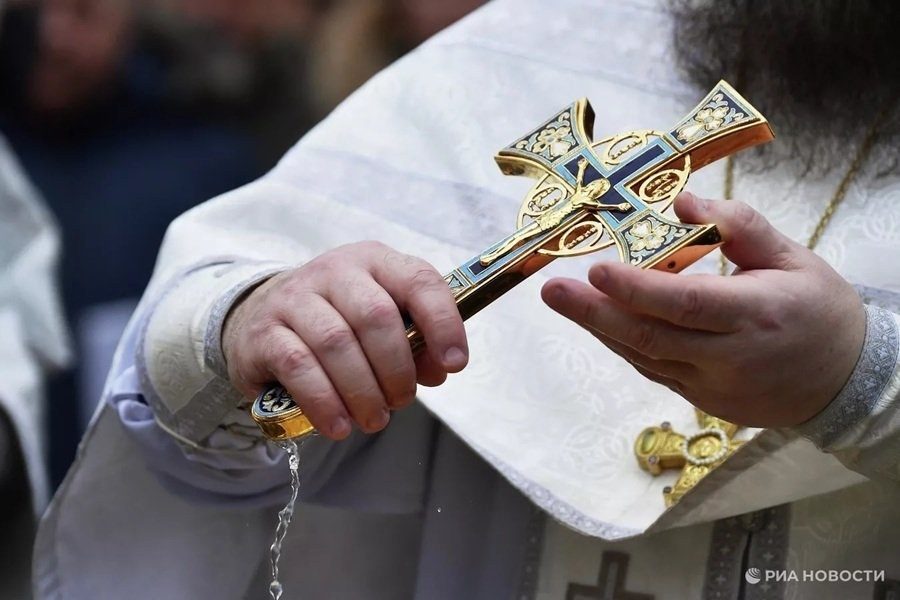 На передовой: штурмовики ЮВО приняли участие в крещенских купаниях в подземном храме