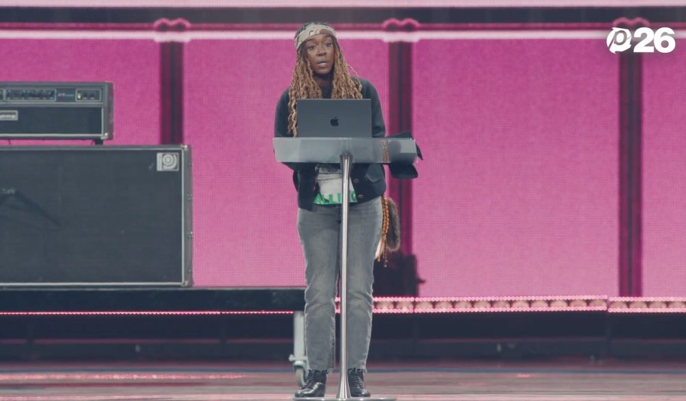 Джеки Хилл Перри о спасении на Passion 2026: «Это не герой с «Титаника», а Человек на среднем кресте»