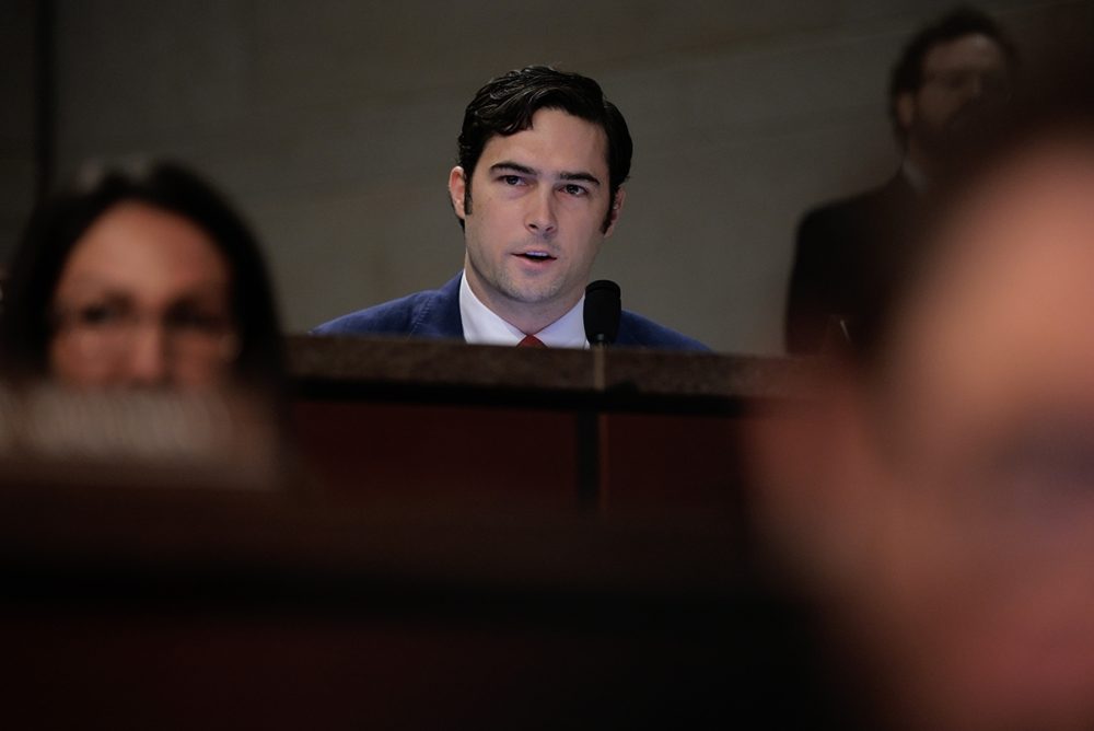 Конгрессмен Брэндон Гилл устроил допрос свидетелям из-за шокирующей статистики по пособиям среди сомалийцев в Миннесоте