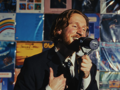 Артист Køpa отправляется в интимный тур по 14 городам Франции с уникальной концепцией «комнаты на сцене»