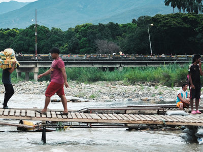 Христиане приносят еду и духовное утешение на границу Венесуэлы