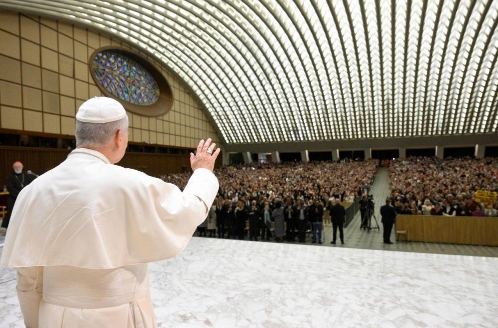 Папа Франциск: дружба с Богом начинается с молитвы и диалога