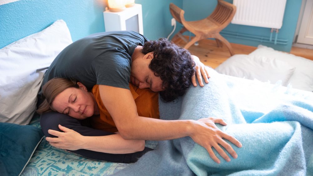 Обнимашки на счастье: почему тактильный контакт жизненно важен для человека