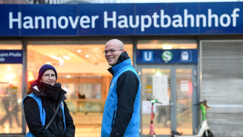 «Бегущие по вокзалу»: как волонтёры в Ганновере помогают людям в беде