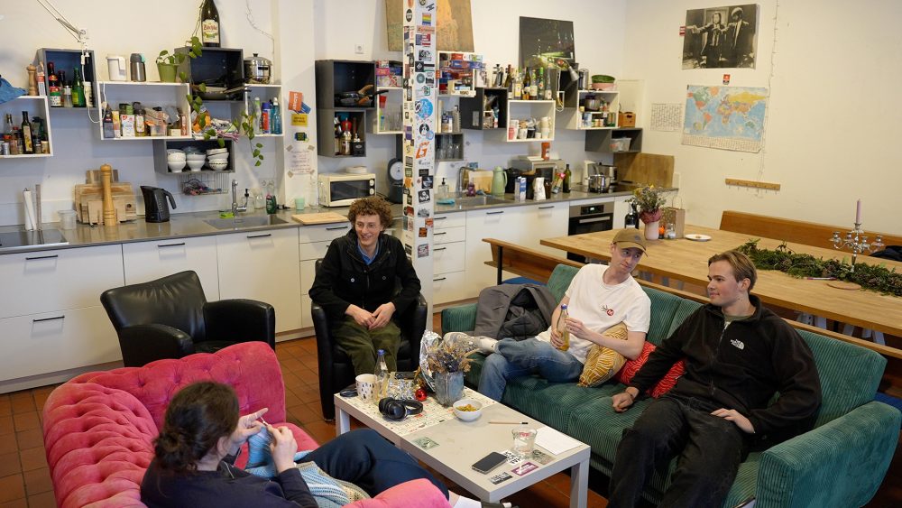 Крест и диско-шар: жизнь в бывшей церкви