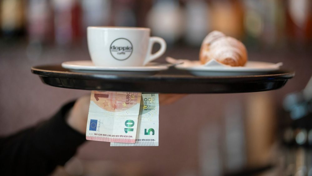 Объединение организаций требует защиты наличных расчетов от отмены