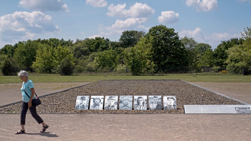 На местах памяти о нацизме фиксируются акты вандализма и политические инциденты
