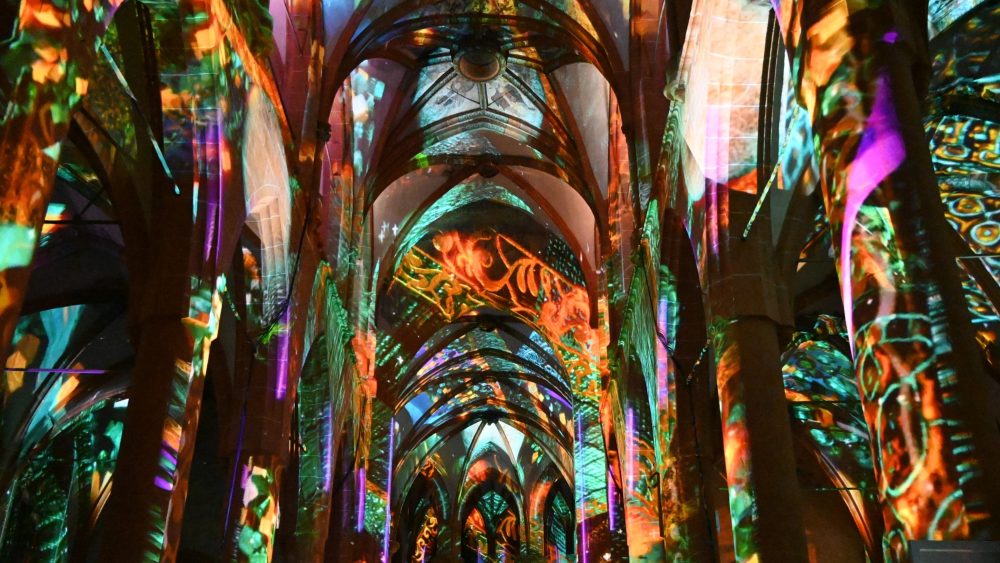 Церковь Святого Духа в Гейдельберге погружается в бесконечность: световое шоу «Infinity»
