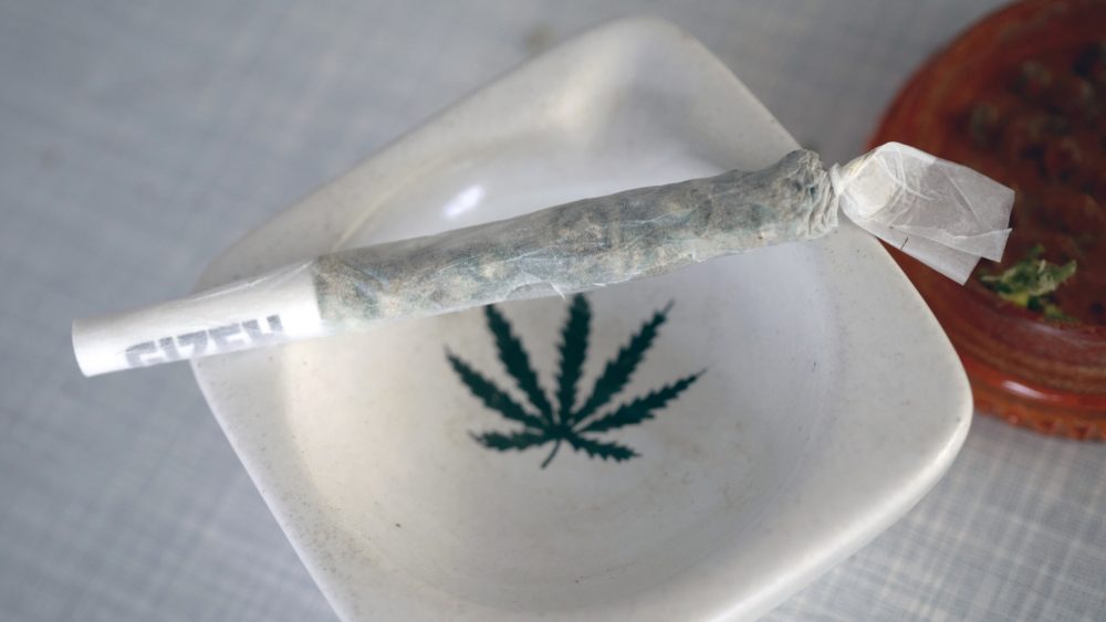 Детская наркомания: как подростки в 12 лет начинают курить травку и что не так с системой помощи