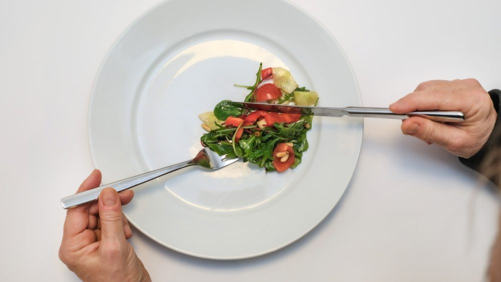 Страсть к воздержанию: как и зачем люди по всему миру практикуют пост