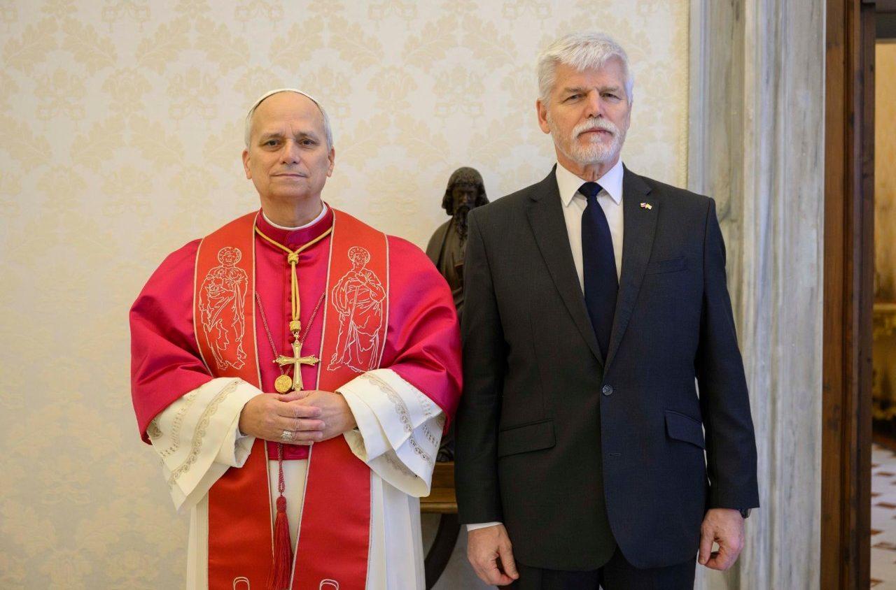 Папа Лев XIV обсудил пути к миру с президентом Чехии Петром Павелом в Ватикане