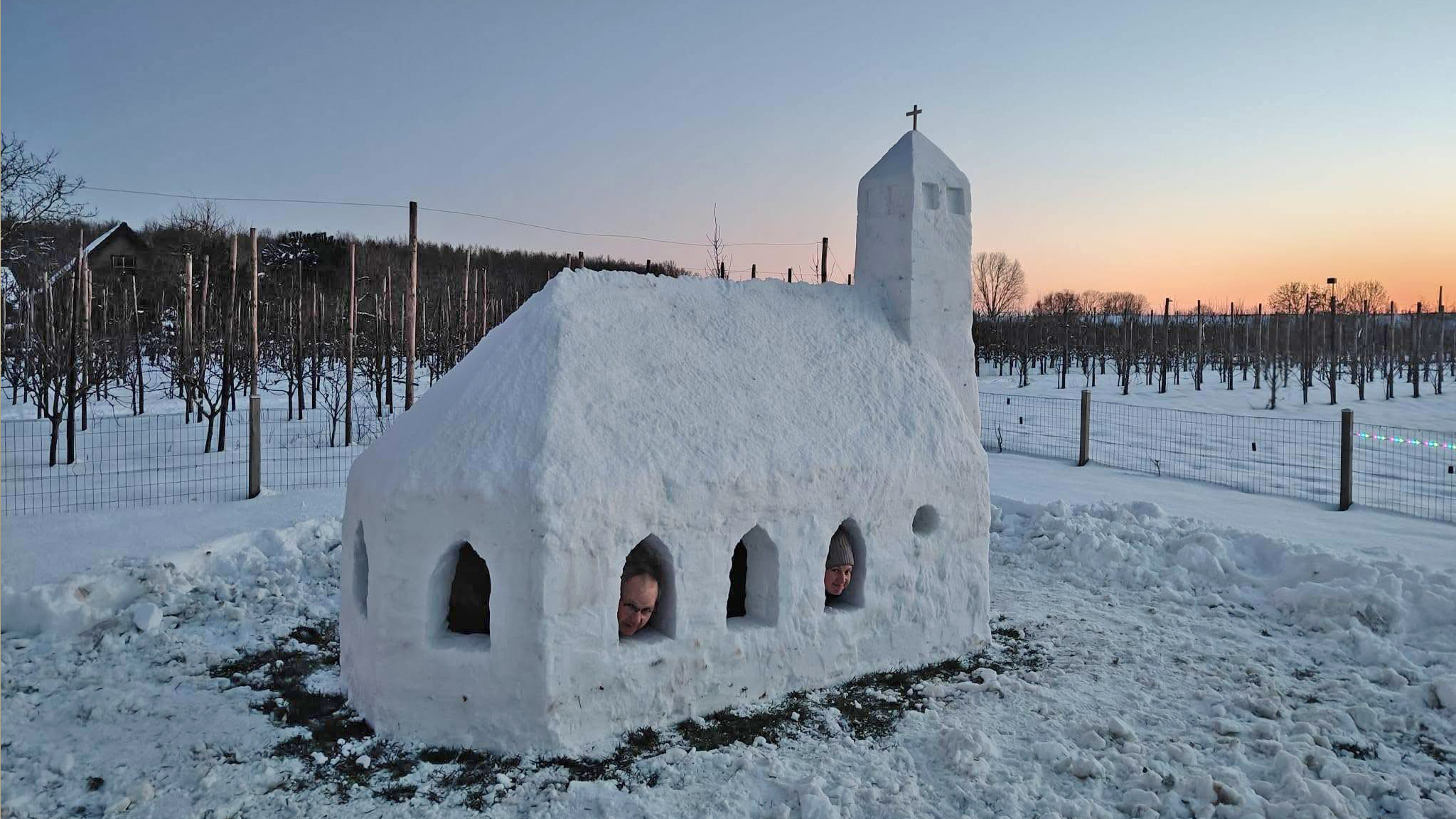 Уникальная снежная церковь появилась в Нидерландах