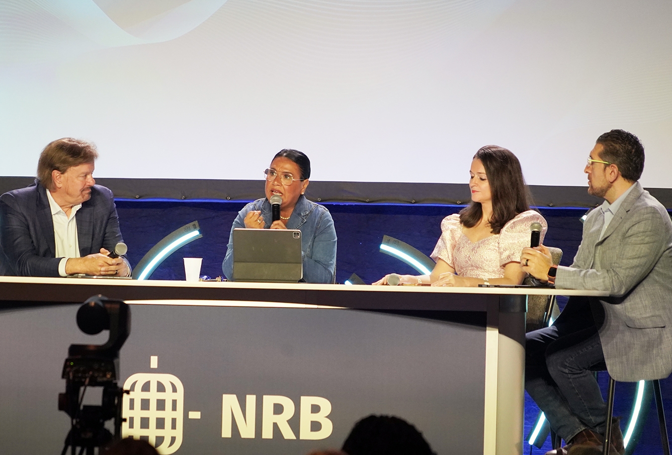 Христианские консультанты призывают церкви обратить внимание на тревожность и травму: «Молчание углубляет кризис»