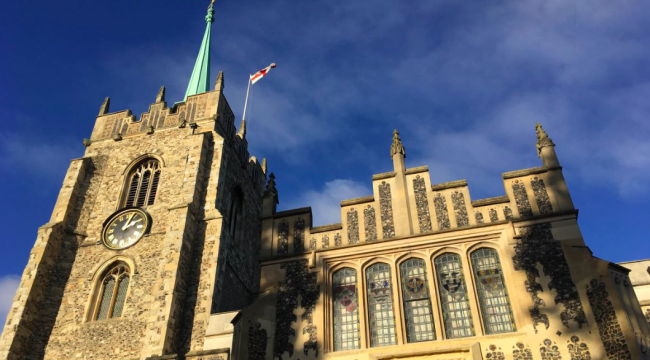 Евангелистский лидер ушел с поста почетного каноника из-за противоречивых благословений для однополых пар