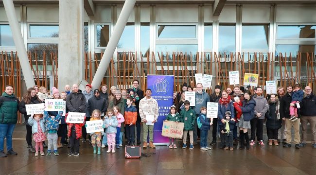 Шотландские семьи выступают против нового законопроекта о детском благополучии и образовании