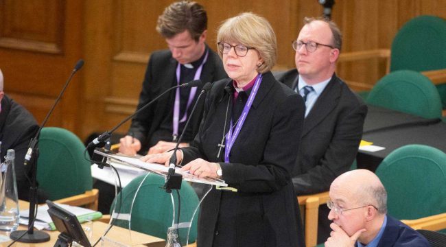 Сара Маллаи призывает создать новый завет для неоплачиваемых помощников по уходу