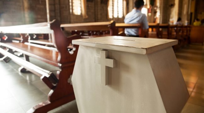 Доверие как движущая сила христианского пожертвования: верующие Великобритании жертвуют в четыре раза больше среднего по стране