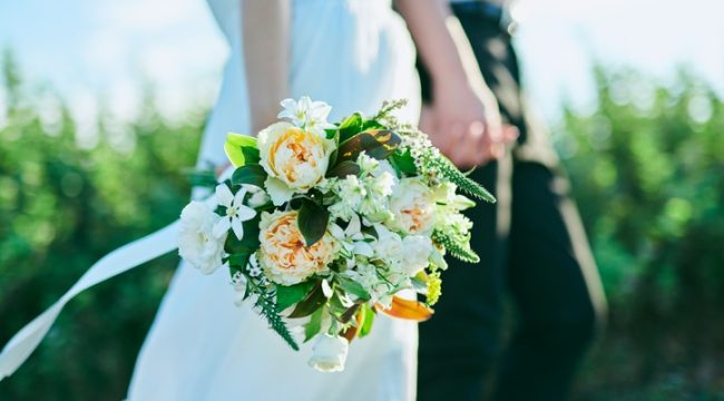 Молодые люди отказываются от брака, в то время как пенсионеры обходят молодежь — отчет