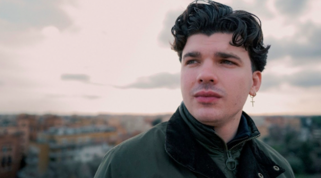 Победитель «Предателей» Гарри Кларк отправляется в Рим в новом документальном фильме BBC, исследующем веру в современной Британии