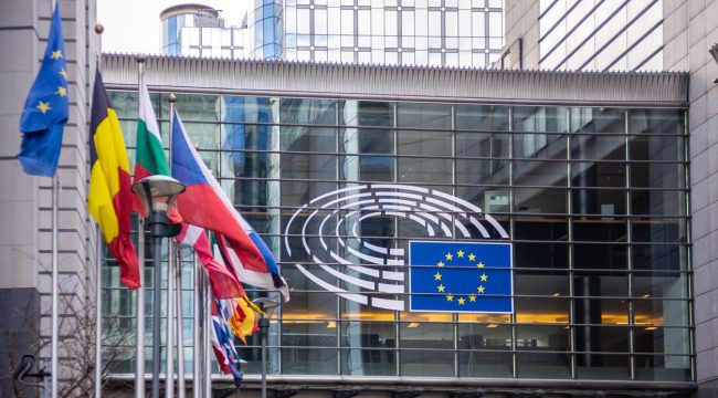 Европейский парламент признал угрозу 'христианофобии'