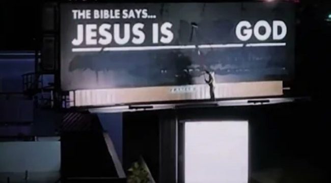 «Иисус не Бог», утверждает рекламный щит