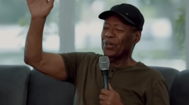 Рон Кеноли, влиятельный лидер поклонения, сформировавший современную музыку прославления, скончался в возрасте 81 года