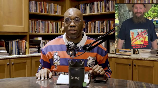 Пастор Джамал Брайант требует ареста протестующего, который оскорблял прихожан в его церкви