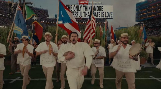 Три ярких момента шоу Bad Bunny на Суперкубке