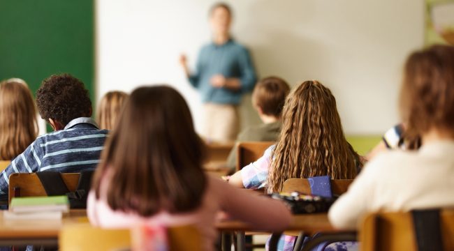 Школы Техаса отказываются от поставщика фотографий студентов из-за связи с делами Эпштейна