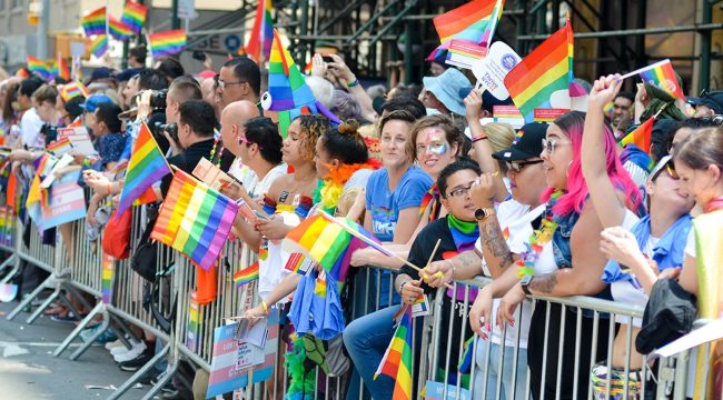 Disney приостанавливает 'Гей-дни': мышь моргнула — и Церкви стоит обратить внимание